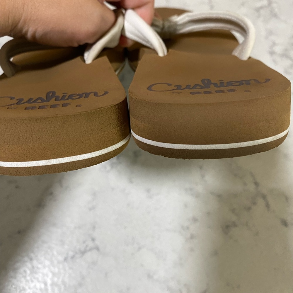 Reef Cushion Brown and White Flip Flops Size 8 - Picture 8 of 8